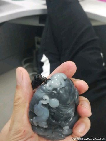 新疆和田玉青花封侯拜相手把件