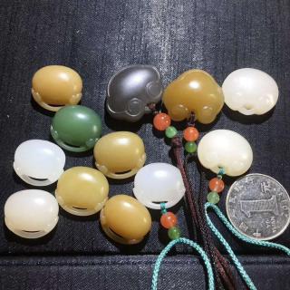 精工和田玉宝宝锁吊坠