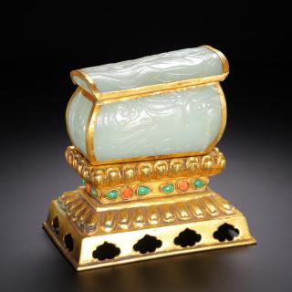 清代 和田玉包金嵌宝龙鳳棺摆件 规格:高10.3cm宽10.3cm重564克